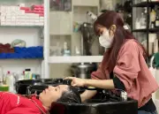 Những Đôi Tay 'Quá Tải' Trong Ngày Cuối Năm: Lao Động Vất Vả Đón Tết