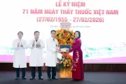 Phó Chủ tịch Quốc hội Nguyễn Thị Thanh chúc mừng và đánh giá cao ngành y tế