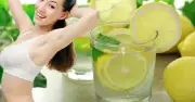 Phụ Nữ Sau 40 Tuổi Và Thói Quen Uống Nước Chanh: Giải Pháp Nhẹ Nhàng Sau Tết