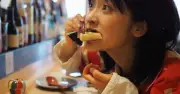 Những Thói Quen Sau Ăn Tưởng Vô Hại Nhưng Lại Là 'Sát Thủ Thầm Lặng' Của Dạ Dày