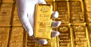 Quỹ vàng lớn nhất thế giới SPDR Gold Trust bán ròng 5,1 tấn, giá vàng sụt giảm mạnh