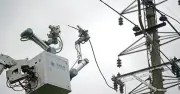 Robot Trung Quốc Lần Đầu Sửa Điện Trực Tiếp Trên Đường Dây 10 kV, Loại Bỏ Nguy Cơ Tử Vong