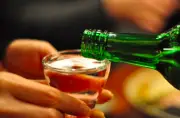 Rượu bia tàn phá tuyến giáp: Chuyên gia cảnh báo nguy cơ rối loạn nội tiết dịp Tết