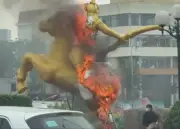 Linh vật ngựa Thánh Gióng tại Thái Nguyên bị cháy rụi khi đang thi công