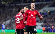 Sesko tỏa sáng, Man United vượt qua thử thách khó nhằn trước Everton
