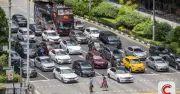 Singapore thu kỷ lục 6,9 tỷ USD từ phí hạn ngạch xe, vượt GDP Fiji