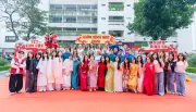 Sinh viên quốc tế hào hứng trải nghiệm Tết Việt qua gói bánh chưng