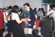 Sân Bay Tân Sơn Nhất Ngập Tràn Cảm Xúc Hội Ngộ Ngày Giáp Tết