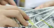 Tỷ giá USD cuối tuần: Ngân hàng tăng nhẹ, thị trường tự do tăng mạnh 430 đồng