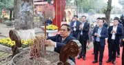 Thủ tướng Phạm Minh Chính dâng hương tại Hoàng thành Thăng Long