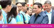 Thủ tướng Phạm Minh Chính thăm, tặng quà công nhân môi trường ứng trực Tết 2026