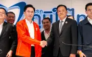 Thủ tướng Thái Lan Anutin Charnvirakul tái lập liên minh với Đảng Pheu Thai sau bầu cử