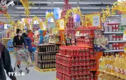 Thị trường hàng hóa ngày 28 Tết sôi động, giá cả vẫn ổn định