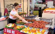 Thị trường tài lộc thức trắng đêm phục vụ ngày vía Thần Tài