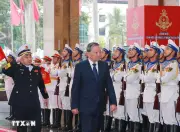 Tổng Bí thư dự và trao danh hiệu Anh hùng Lực lượng vũ trang nhân dân cho Quân chủng Hải quân