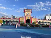 TP.HCM bình yên hiếm có ngày cuối Tết, người dân tranh thủ tận hưởng khoảnh khắc xuân