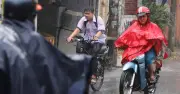 TP.HCM: Mưa trái mùa trong ngày vía Thần Tài, dự báo thời tiết phức tạp