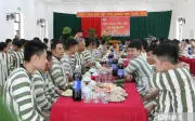 Trại tạm giam Nghệ An tổ chức bữa cơm tất niên ấm áp cho 108 phạm nhân đón Tết