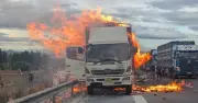 Xe tải bốc cháy dữ dội trên cao tốc Vĩnh Hảo – Phan Thiết, Lâm Đồng