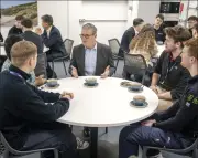 Giới trẻ Anh lo âu trước tương lai việc làm: Nghiên cứu chỉ ra khủng hoảng niềm tin