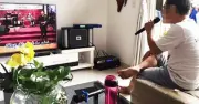 Cảnh báo từ chuyên gia: Hát karaoke quá đà ngày Tết có thể gây 'đột quỵ thanh quản'