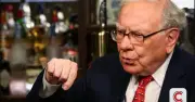 Warren Buffett Dọn Dẹp Danh Mục Cuối Nhiệm Kỳ: Bán Apple, Mua Báo Chí