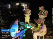 Xe khách chở quá 20 người bị CSGT Thái Nguyên lập biên bản xử phạt