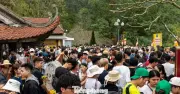 Yên Tử 'cháy' vé cáp treo, ùn tắc từ 4h sáng trong dịp Tết Nguyên đán