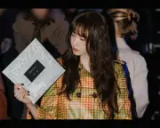 Yoona (SNSD) tỏa sáng tại London với phong cách thời trang tinh tế tại show Burberry