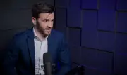 YouTuber bị chỉ trích vì không truy vấn sâu khi ông Obama khẳng định người ngoài hành tinh có thật