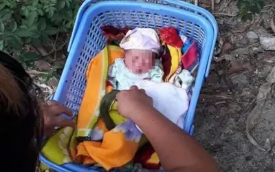 Bé trai bị bỏ rơi lúc rạng sáng kèm lời nhắn xin nuôi giúp