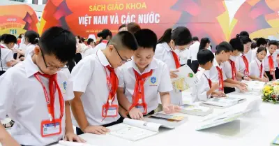 Bộ trưởng GD&ĐT giải đáp về việc xác nhận học bạ thay cấp bằng THCS