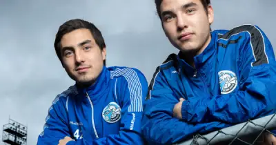 Cặp song sinh Lambert có thể tạo nên lịch sử cho Malaysia trước Việt Nam