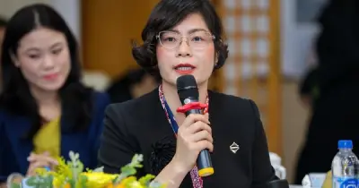 Du lịch lo lắng trước kỳ nghỉ dài, dự án APEC 'khát dầu'