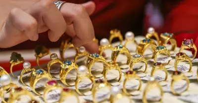 Giá vàng bật tăng trở lại, rủi ro vẫn còn nếu pháo đài bị xuyên thủng