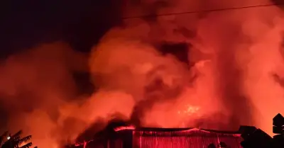 Hà Nội: Cháy lớn tại xưởng gỗ, người dân hoảng loạn tháo chạy