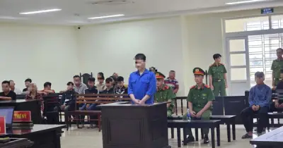 Nam sinh 16 tuổi lãnh 9 năm tù vì ném gạch khiến bạn tử vong