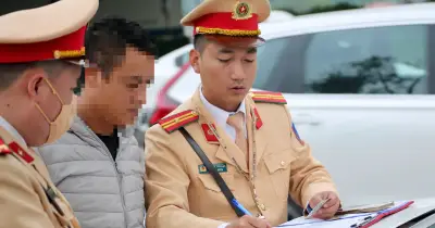 Nghị Định Mới Tăng Phạt Gấp 4 Lần Cho Hành Vi Vượt Rào Chắn Đường Sắt