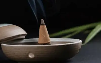 Những Thời Điểm Vàng Nên Xông Trầm Hương Để Trừ Tà Và Chiêu Tài Lộc