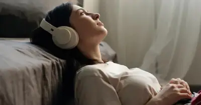 Tai nghe chụp tai vượt trội: Pin lâu, an toàn thính giác và trải nghiệm thoải mái