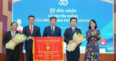 Trường ĐH Khoa học Tự nhiên TP.HCM đón nhận Cờ truyền thống, kỷ niệm 85 năm lịch sử