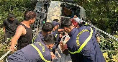 Xe khách 29 chỗ lật xuống vực ở Tam Đảo, 7 người bị thương được cấp cứu