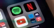 Bộ Công An đề xuất phạt đến 50 triệu đồng cho hành vi mua bán tài khoản Netflix, YouTube Premium dùng chung