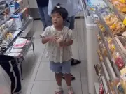 Bé gái Hàn Quốc bị xô đẩy ở cửa hàng tiện lợi Nhật Bản: Hiện tượng 'butsukari' gây tranh cãi