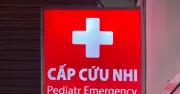 Bé gái mới biết đi ngừng tim khi ngã vào xô nước, cảnh báo nguy cơ đuối nước
