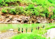 Bộ đội biên phòng Si Ma Cai: Điểm tựa vững chắc cho trẻ em và người dân vùng biên