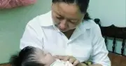 Bé sơ sinh bị bỏ rơi tại Đà Nẵng, kèm thư tay của người mẹ sinh viên