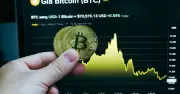 Bitcoin Biến Động Mạnh: Tăng Vọt Rồi Lao Dốc Vì Căng Thẳng Trung Đông