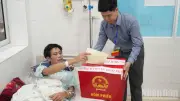 Bệnh viện 19-8 tổ chức hòm phiếu lưu động, bệnh nhân bỏ phiếu tại giường