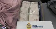 Úc bắt giữ hai phụ nữ buôn lậu ma túy đá từ Singapore với cách giấu 'sơ sài'